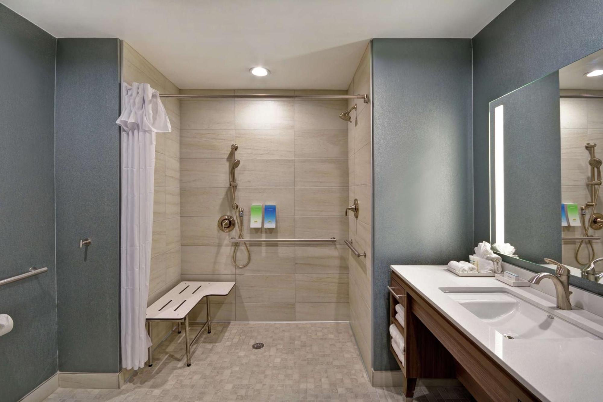 Hotel Home2 Legacy West