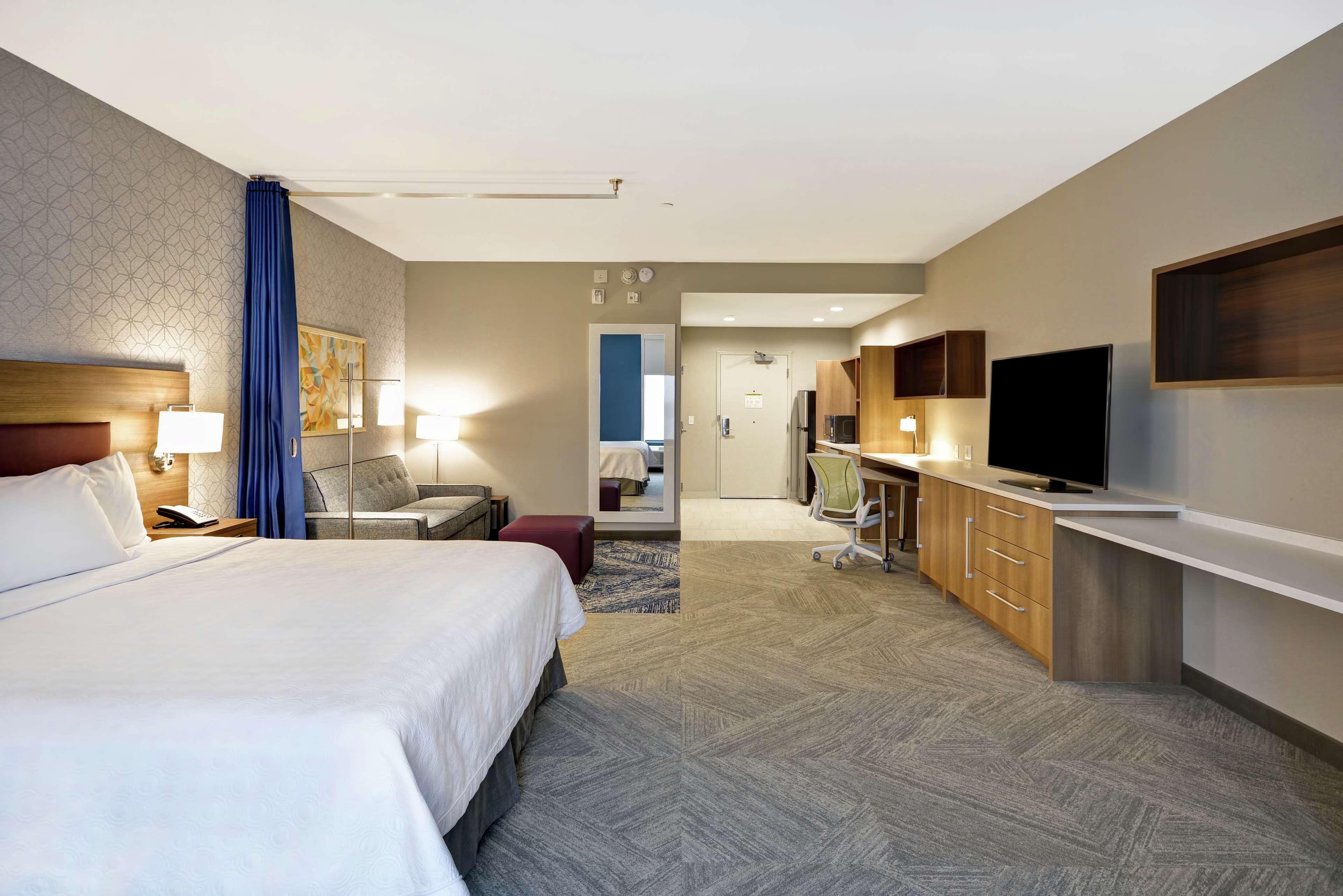Hotel Home2 Legacy West